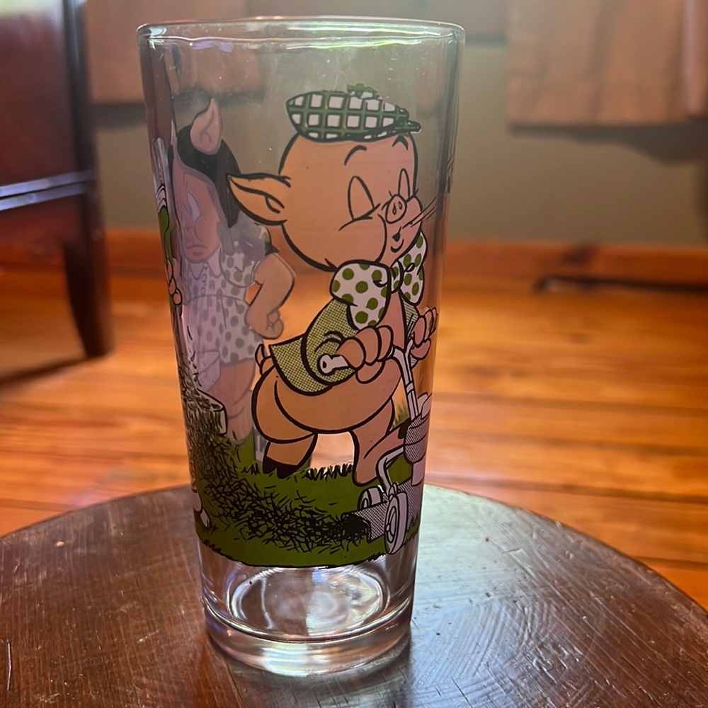 Petunia Pig and Porky Pig. DRINKING GLASS / TUMBLER.
